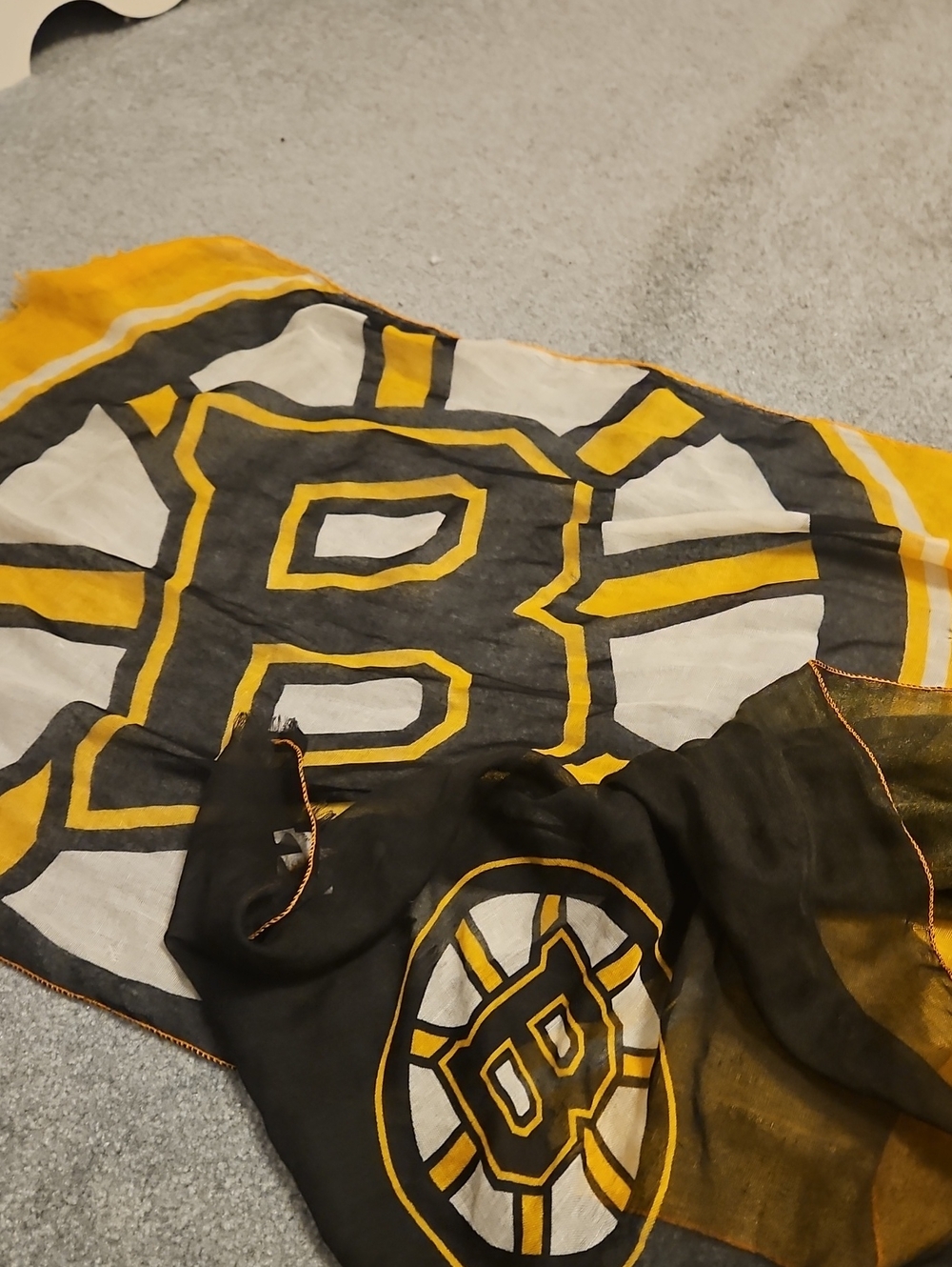 Forever Collectibles Boston Bruins Black and Gold Scarf